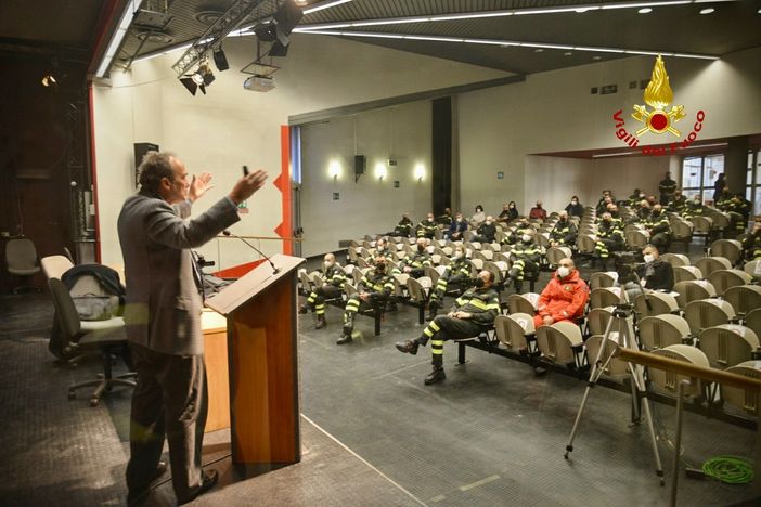 Giovanni Di Perri con i vigili del Fuoco Giovanni Di Perri con i vigili del Fuoco