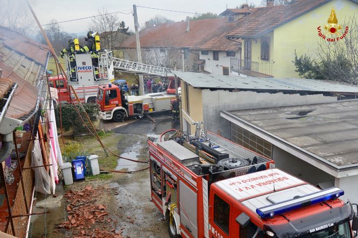 Coppia di anziani salvati dalle fiamme a San Maurizio Canavese (FOTO)