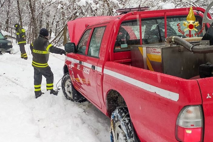 mezzo dei vigili del fuoco mezzo dei vigili del fuoco