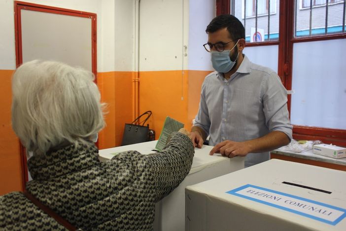 Elezioni, a mezzogiorno a Torino l'affluenza è del 9,62%: nettamente inferiore alla media nazionale