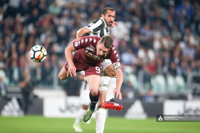 Chiellini contro Belotti, un duello che si ripeterà nel derby di domani sera