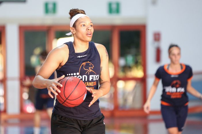 Piramis Cup: l’Iren Fixi supera Costa Masnaga 83-61, Schio batte Broni, la finale è Torino-Famila Piramis Cup: l’Iren Fixi supera Costa Masnaga 83-61, Schio batte Broni, la finale è Torino-Famila