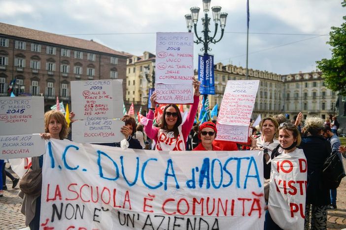 Il mondo della scuola è sceso in piazza per far sentire il proprio malcontento Il mondo della scuola è sceso in piazza per far sentire il proprio malcontento