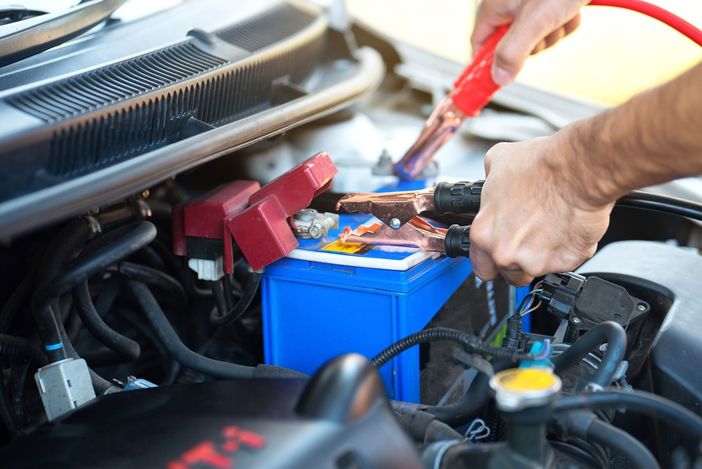 Batteria Auto Scarica: Sintomi, Cause e Cosa Fare Batteria Auto Scarica: Sintomi, Cause e Cosa Fare