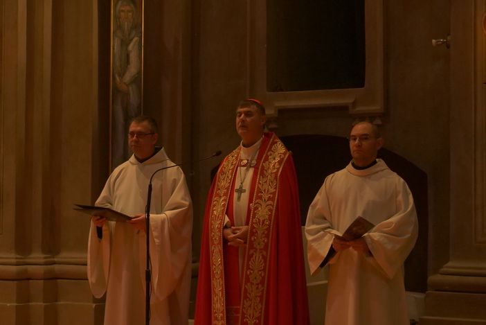Un momento della cerimonia con il cardinale Roberto Repole