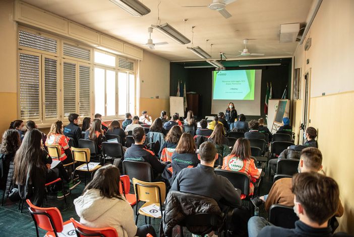 I giovani del servizio civile Anpas in visita alla Croce Verde di Torino I giovani del servizio civile Anpas in visita alla Croce Verde di Torino