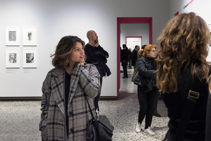 &quot;WoMan Ray&quot; da record per Camera: oltre 30mila visitatori e chiusura fissata al 2 febbraio