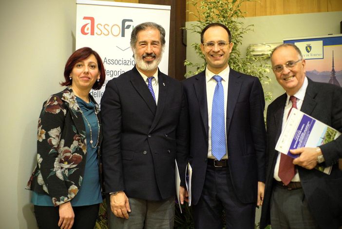 Nella foto, da sinistra: Nada Forbici, presidente Assofloro, Massimiliano Atelli, presidente del Comitato per lo Sviluppo del Verde Pubblico, Roberto Moncalvo, presidente di Coldiretti Piemonte e Carlo Blasi, Membro del Comitato del Verde Pubblico e direttore scientifico del Centro Interuniversitario “Biodiversità, Servizi ecosistemici e Sostenibilità”