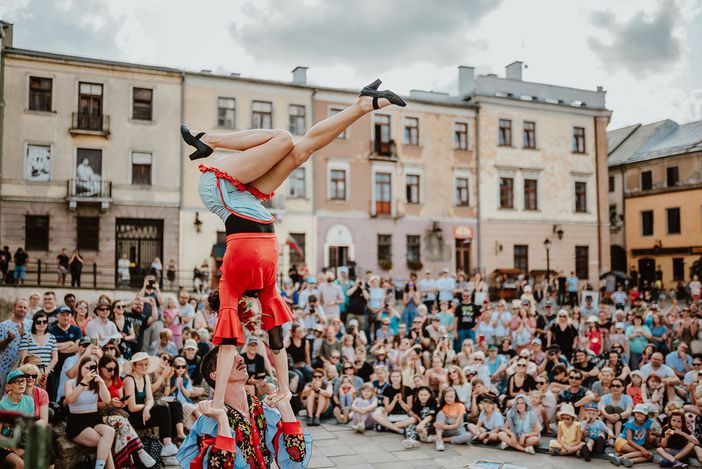 Lunathica 2025: il teatro invade le strade e la natura. Cinque giorni di meraviglia tra arte, comicità e territorio Lunathica 2025: il teatro invade le strade e la natura. Cinque giorni di meraviglia tra arte, comicità e territorio