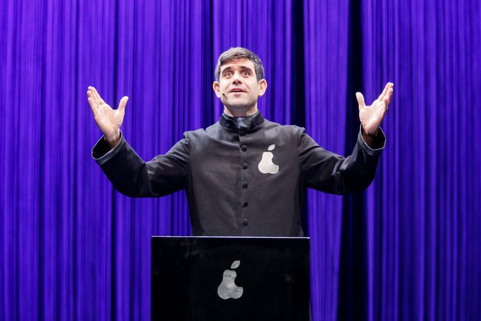 "Nel nome del Dio Web", Matthias Martelli