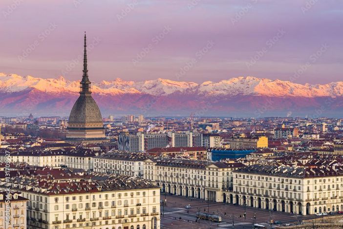 Mole Antonelliana con simbolo pace