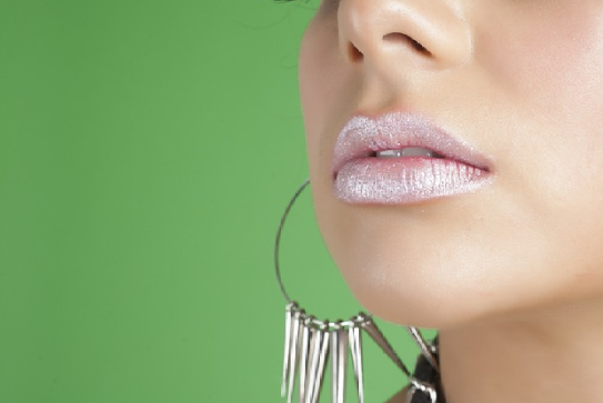 Moda donna: come scegliere il lucidalabbra