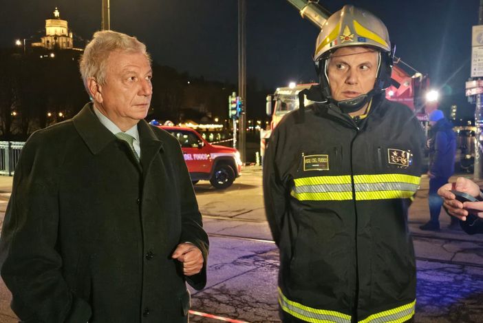 Cronaca degli ultimi secondi del bus finito nel Po: "Manovra insolita" Cronaca degli ultimi secondi del bus finito nel Po: "Manovra insolita"