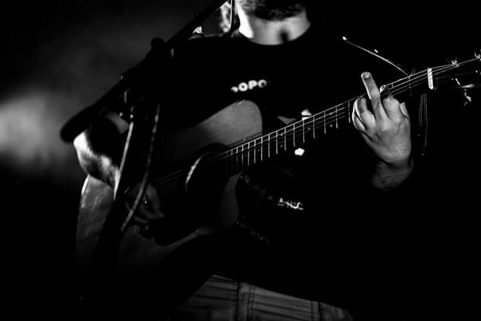 Errico Canta Male: &quot;Rubo i miei input musicali da ciò che vedo in giro in giro dalle scritte sui muri ai social&quot;