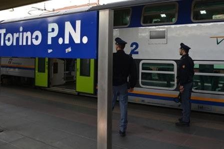 Controlli straordinari della Polizia a Torino Porta Nuova