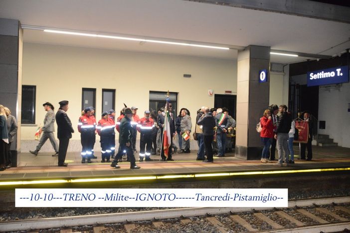 militari alla banchina della stazione di Settimo Torinese