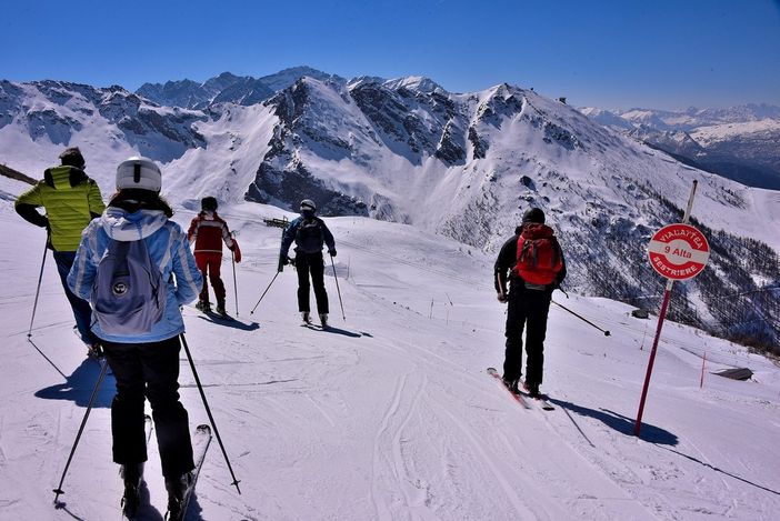 Impianti sciistici, Confindustria Piemonte: "Con linee guida possibile riaprire". In serata la gelata di Conte: "Niente vacanze sulle neve" Impianti sciistici, Confindustria Piemonte: "Con linee guida possibile riaprire". In serata la gelata di Conte: "Niente vacanze sulle neve"