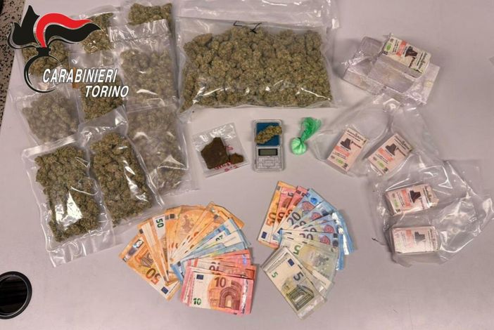 La droga sequestrata dai carabinieri a Moncalieri