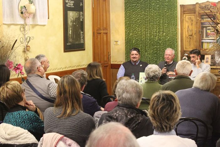 Un bel pubblico per Massimo Tallone ai Caffè Culturali Viù