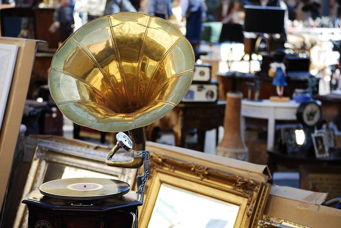 Orbassano, sabato 11 novembre il mercatino dell'antiquariato