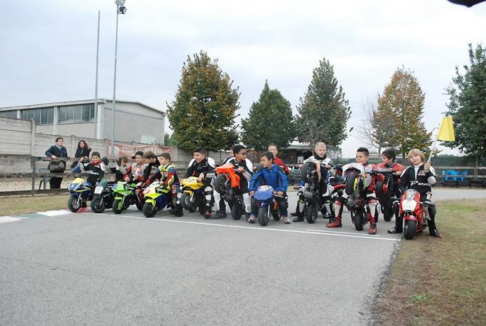 Bancarelle, prodotti tipici e minimoto alla Festa di via Luini Bancarelle, prodotti tipici e minimoto alla Festa di via Luini