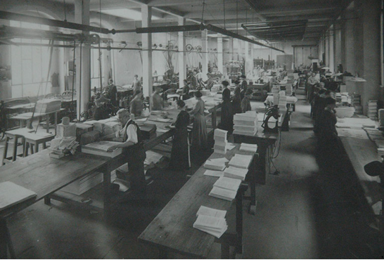 immagine in bianco e nero di un'azienda di tipografia