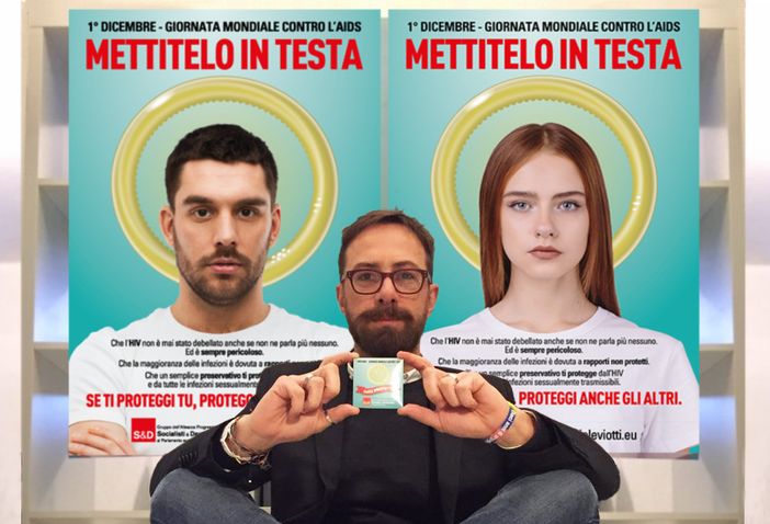Il preservativo come aureola: al via la campagna contro l'aids "Mettitelo in testa"