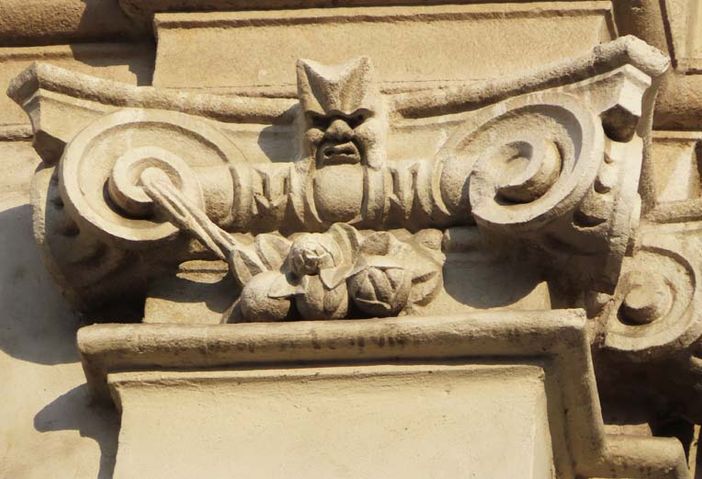 Un tour a piedi alla scoperta dei &quot;mostri&quot; torinesi di pietra con il Centro Arti Umoristiche e Satiriche