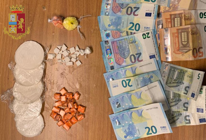 Scelgono il supermercato come punto vendita: arrestati due pusher