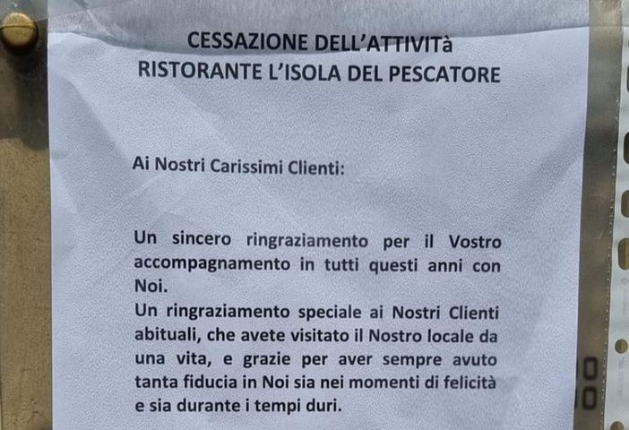 ristorante di Torino chiude con un cartello
