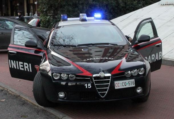 Tentato furto alla tabaccheria di piazza Galimberti: arrestato 20enne somalo Tentato furto alla tabaccheria di piazza Galimberti: arrestato 20enne somalo