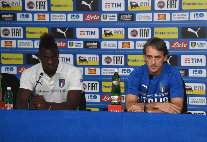 Balotelli e Mancini nella conferenza stampa di presentazione di Italia-Olanda (Immagine tratta dal sito della FIGC)