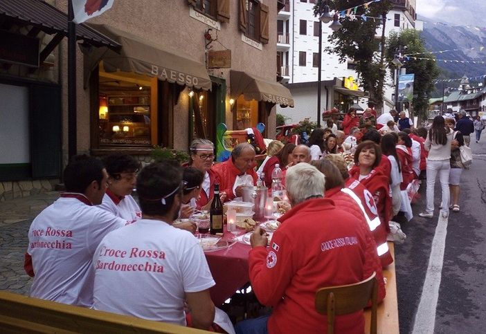 Bardonecchia, cena di Ferragosto in bianco e rosso &quot;senza lasciare traccia&quot;