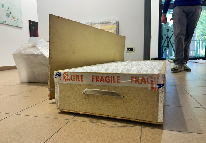 A The Others, l'artista Armando Lulaj spegne le luci della sua opera: "Il dialogo internazionale si è fermato"