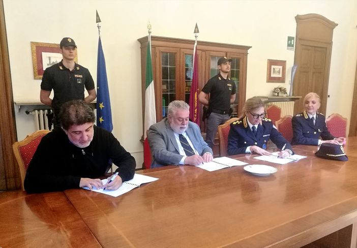 "Fare rete per non cadere nella rete": firmato protocollo fra polizia Postale e Direzione Generale Scuole Cottolengo