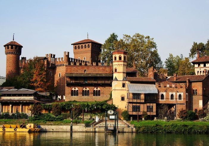 Borgo Medievale: un sit-in solidale per gli artigiani Corradin e Cerrato Borgo Medievale: un sit-in solidale per gli artigiani Corradin e Cerrato