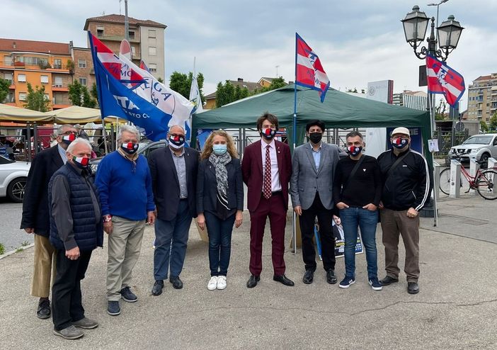 Lega, raccolta firme per il Made in Italy e campagna di tesseramento in piazza d'Armi Lega, raccolta firme per il Made in Italy e campagna di tesseramento in piazza d'Armi