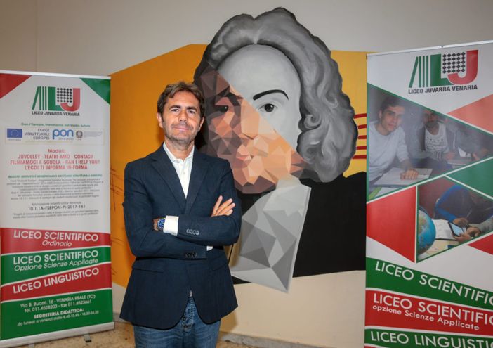 Venaria, cambio della guardia alla guida del liceo Juvarra: saluta il professor Salcone, va al Cavour di Torino [VIDEO]