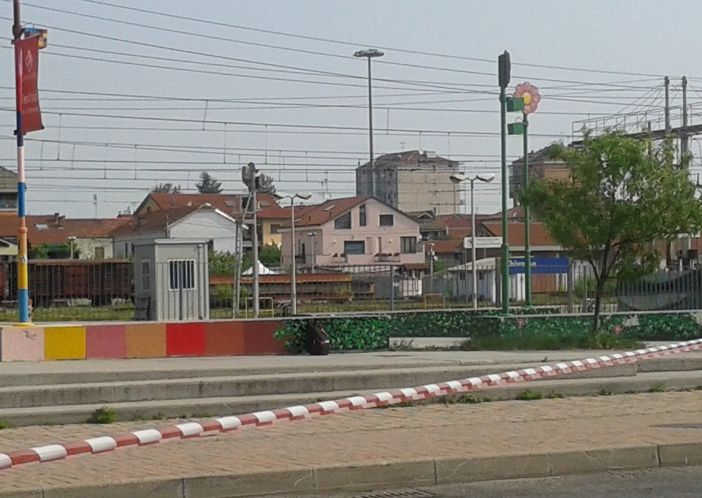 Pont Canavese, si presenta in municipio con una bomba ritrovata in un parco Pont Canavese, si presenta in municipio con una bomba ritrovata in un parco