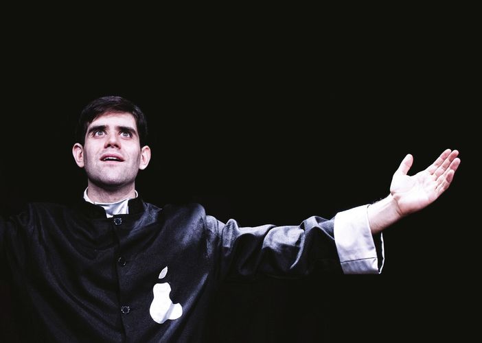 Nel nome del Dio Web alla Casa del Teatro Ragazzi e Giovani