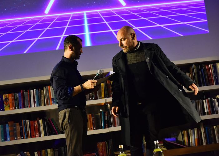 Valerio Vigliaturo e Themorbelli in una jam session tra poesia e musica al CCCP