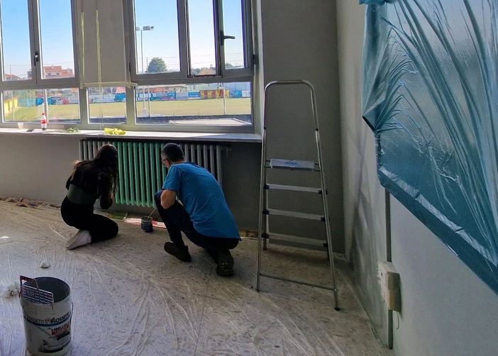 Il Comitato dei genitori al lavoro per la tinteggiatura delle scuole di Cavour Il Comitato dei genitori al lavoro per la tinteggiatura delle scuole di Cavour