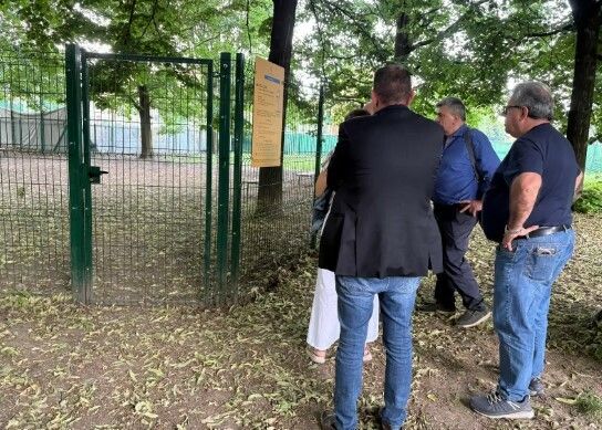 L’area cani realizzata due anni fa in corso Lombardia ancora al buio L’area cani realizzata due anni fa in corso Lombardia ancora al buio