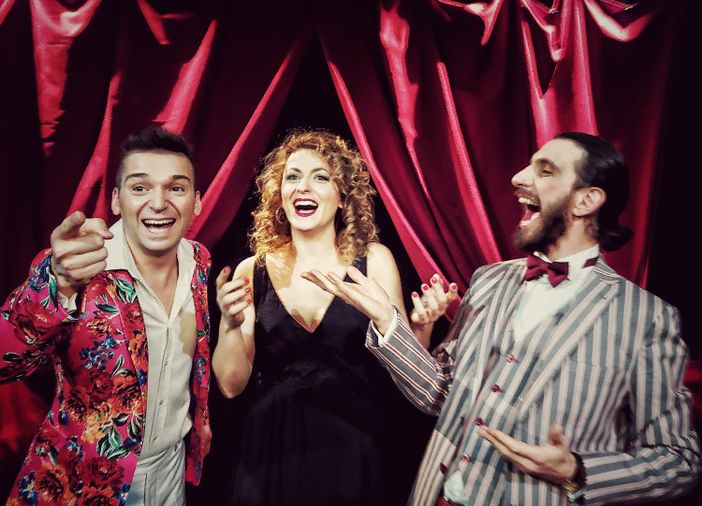 Casa Fools accoglie il pubblico tra concerti a lume di candela e giochi teatrali