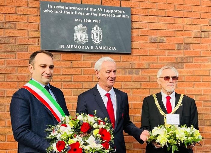 il sindaco lo russo a liverpool
