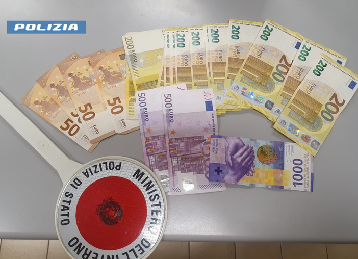 Cocaina nascosta anche nei materassi: scattano le manette per due albanesi Cocaina nascosta anche nei materassi: scattano le manette per due albanesi