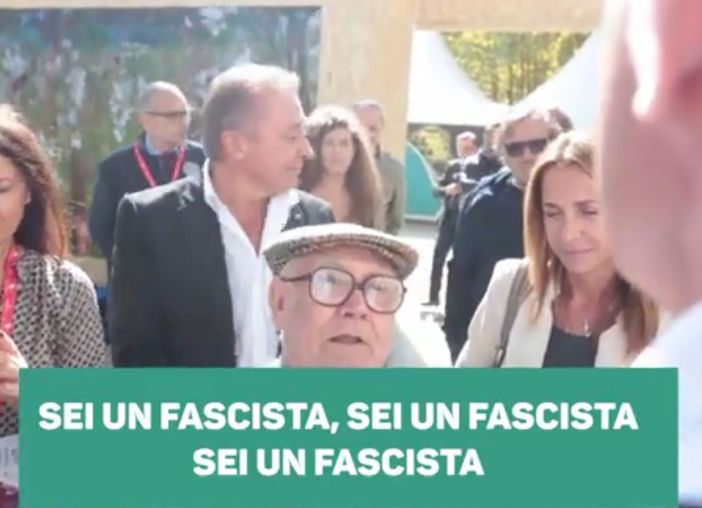 "Sei un fascista", il momento della contestazione al ministro Lollobrigida "Sei un fascista", il momento della contestazione al ministro Lollobrigida