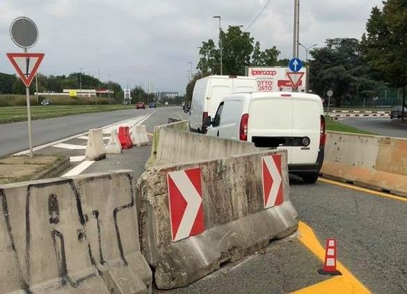 Chicane in Corso Sacco e Vanzetti, il Comune: “Necessarie per bloccare i mezzi pesanti”