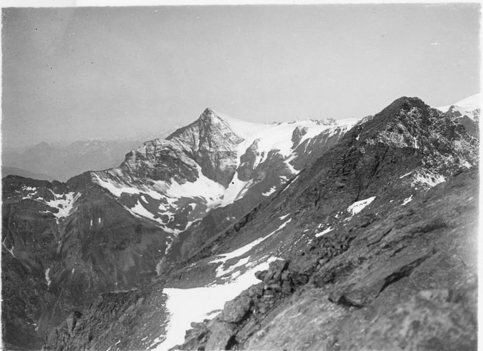 "Una vita libera tra i monti", al museo Tazzetti la storia per immagini di Carlo Virando