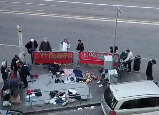 Suk abusivo in corso Giulio, Ricca (Lega) pungola il Comune: "Misure urgenti contro il degrado" Suk abusivo in corso Giulio, Ricca (Lega) pungola il Comune: "Misure urgenti contro il degrado"